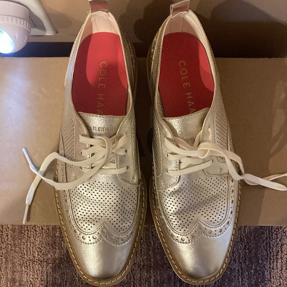 Cole Haan Gold Women’s Grand Wingtip Oxford Platform sz 6.5 - Picture 2 of 7